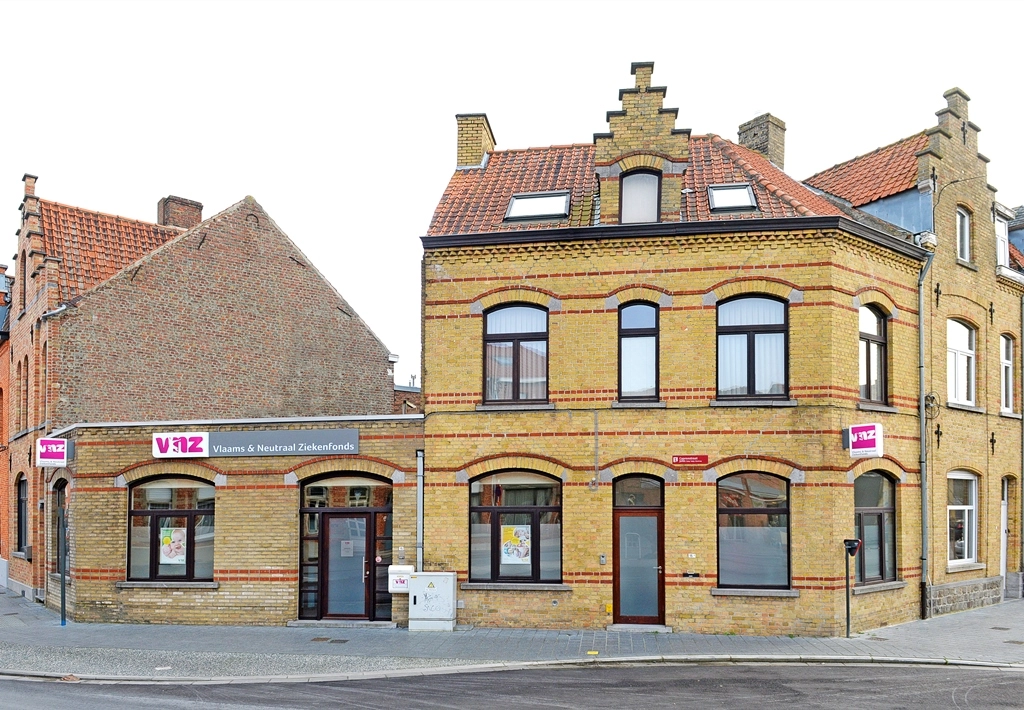 foto van gevel van kantoor Ieper