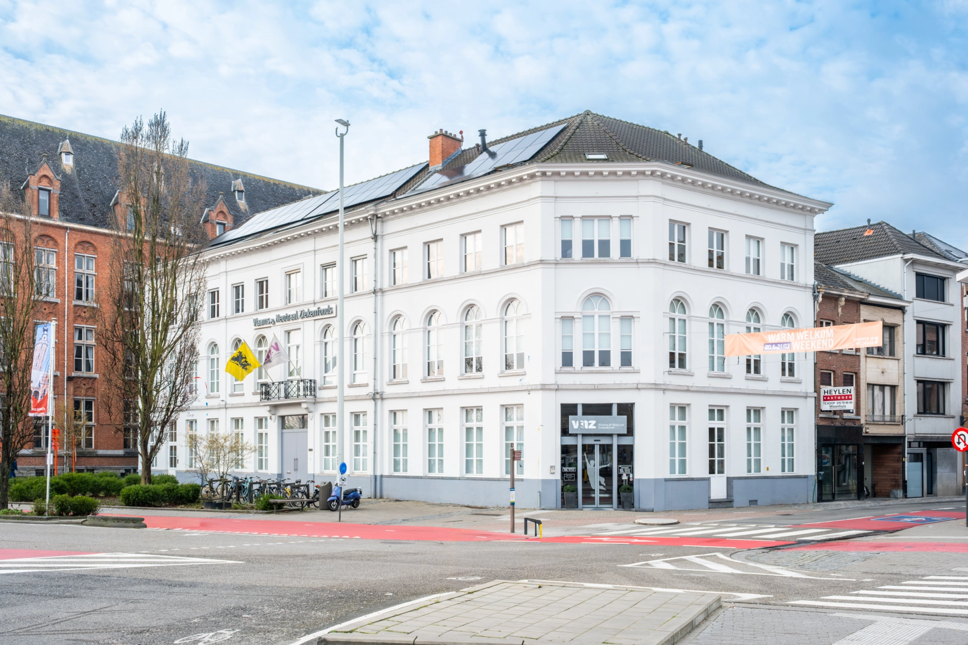 foto van gevel van kantoor Mechelen