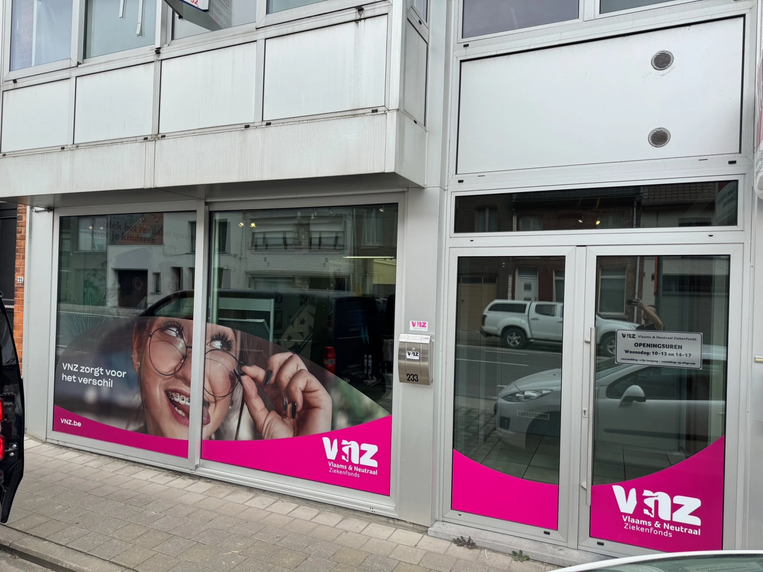 foto van gevel van kantoor Menen