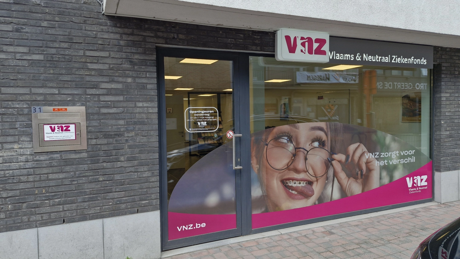 foto van gevel van kantoor Waregem