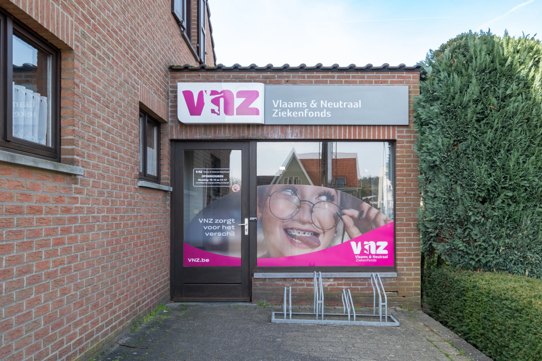 foto van gevel van kantoor Zandhoven