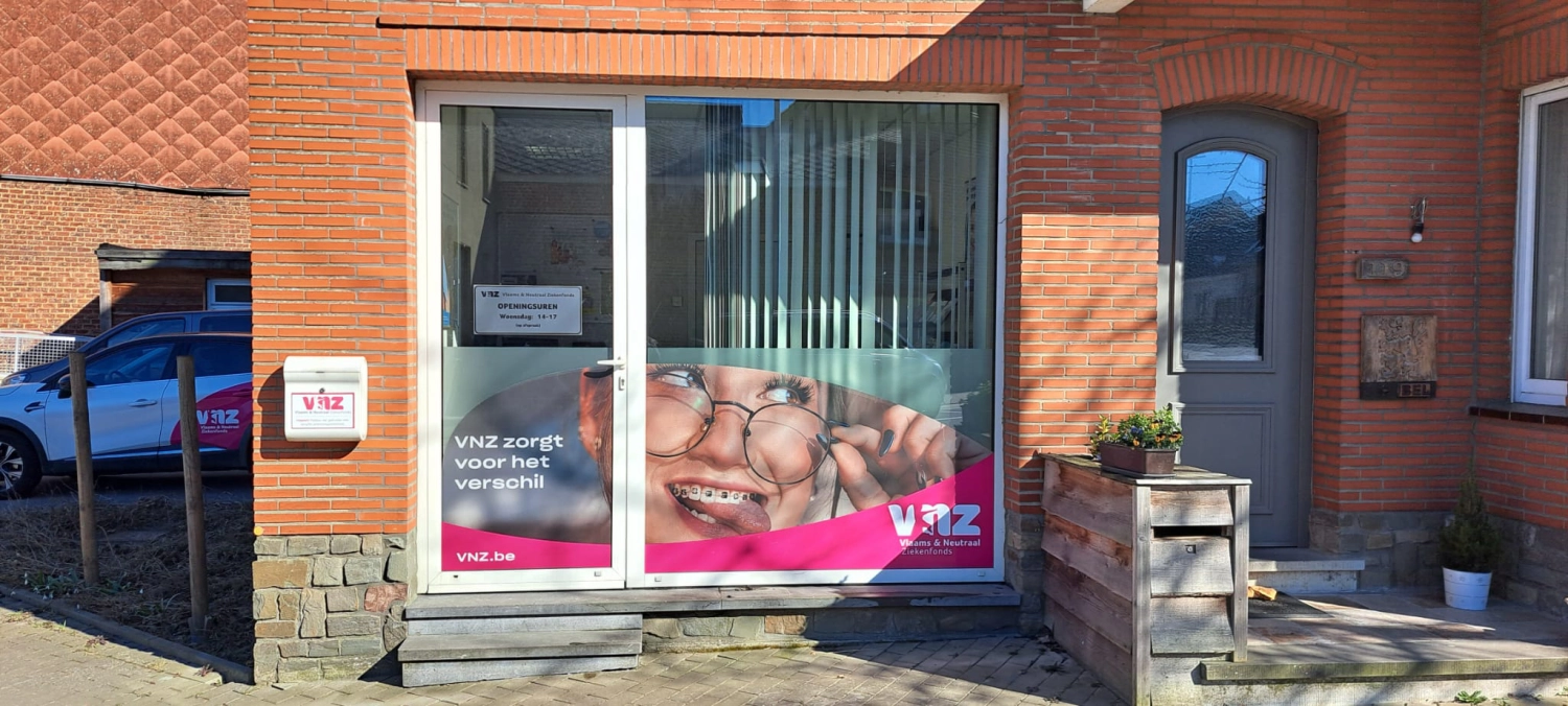 foto van gevel van kantoor Brakel (Nederbrakel)