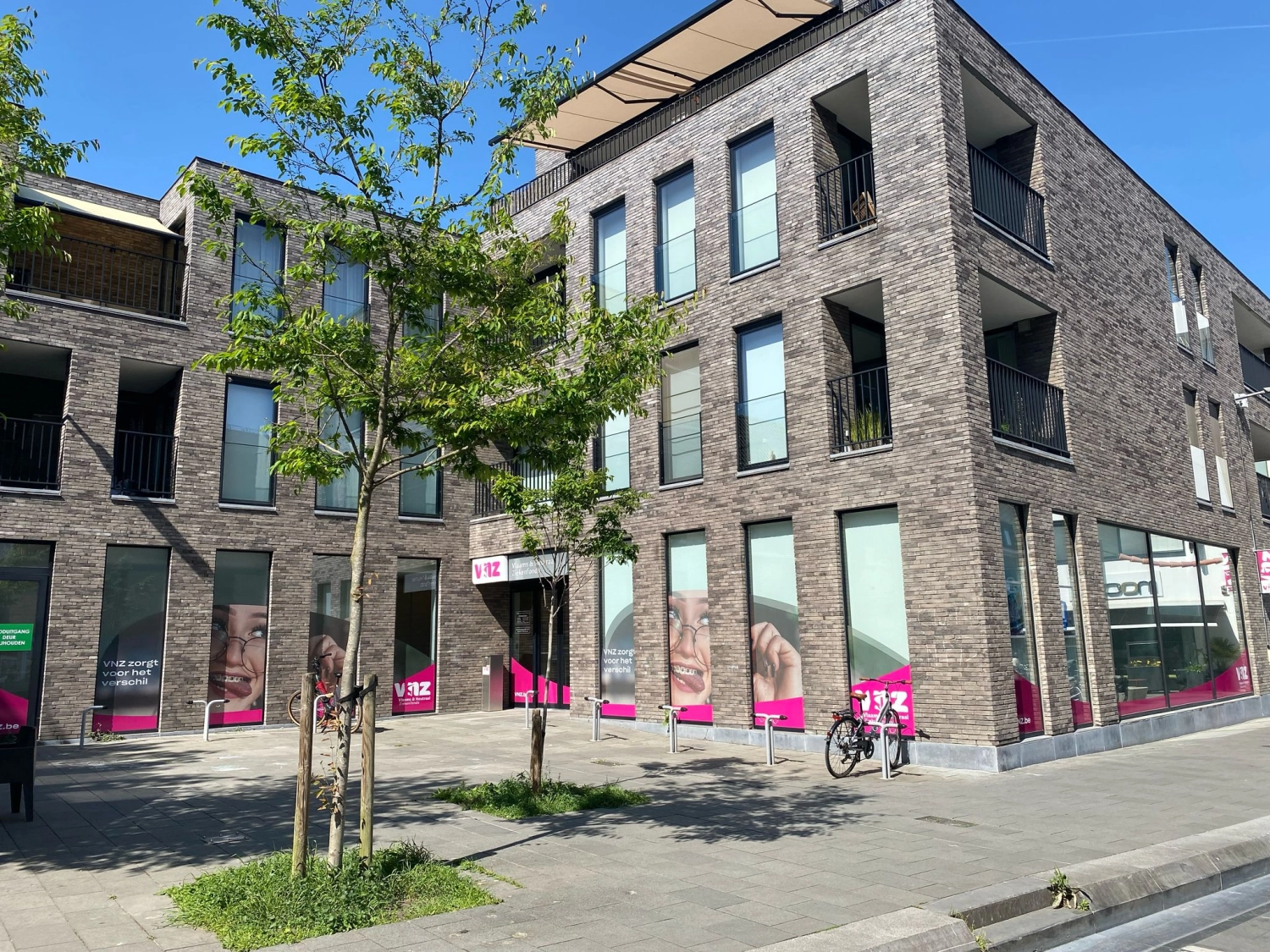 foto van gevel van kantoor Kortrijk