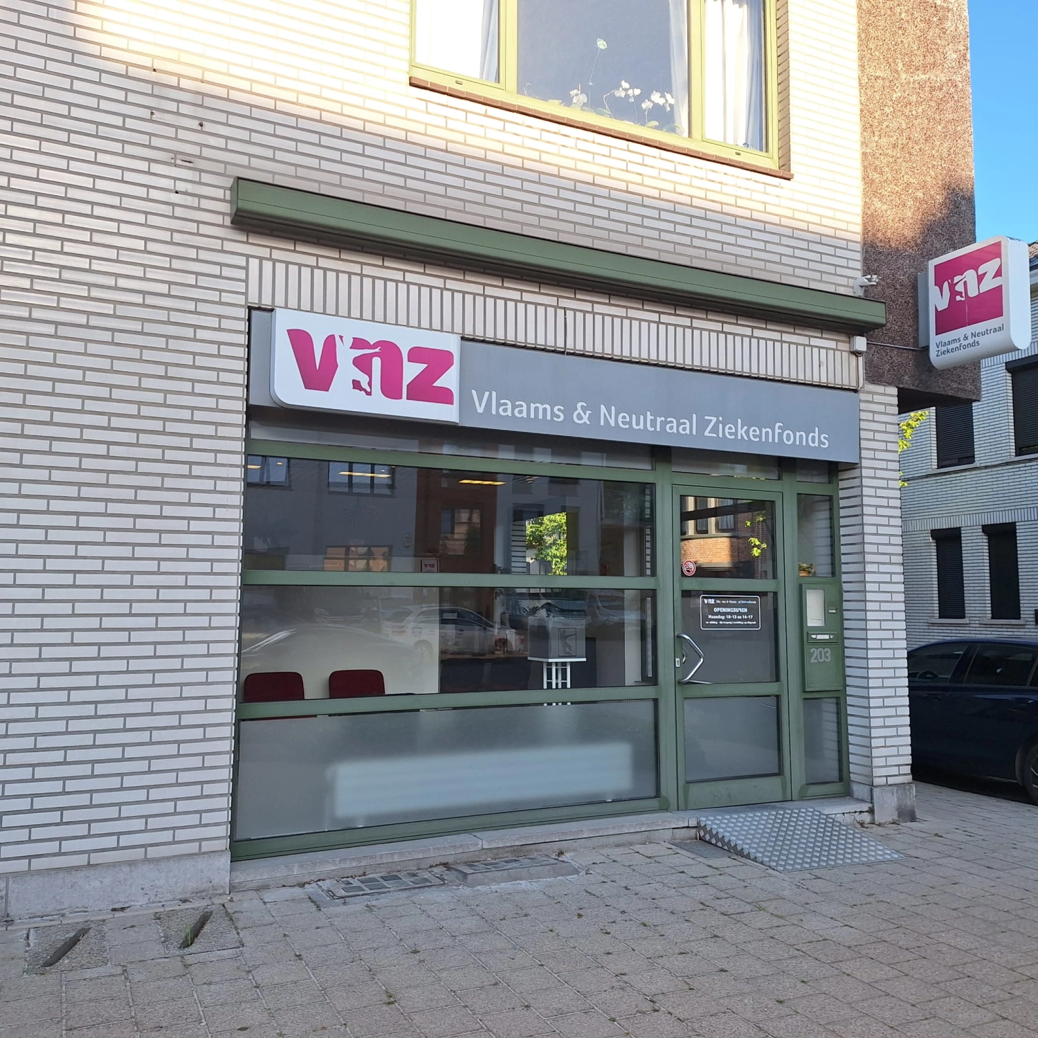 foto van gevel van kantoor Schoten