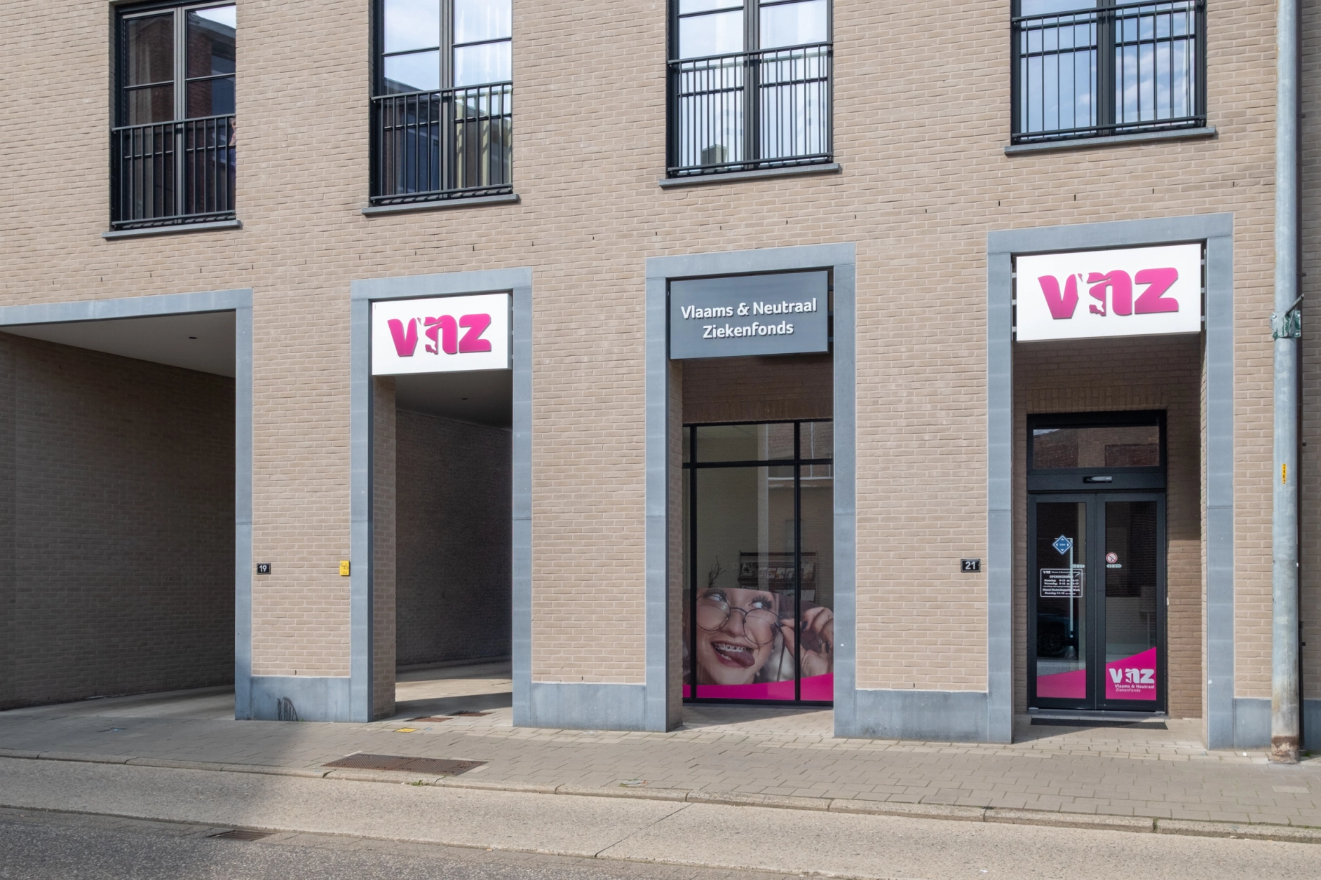 foto van gevel van kantoor Mol